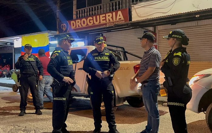 Policía en contacto con la comunidad